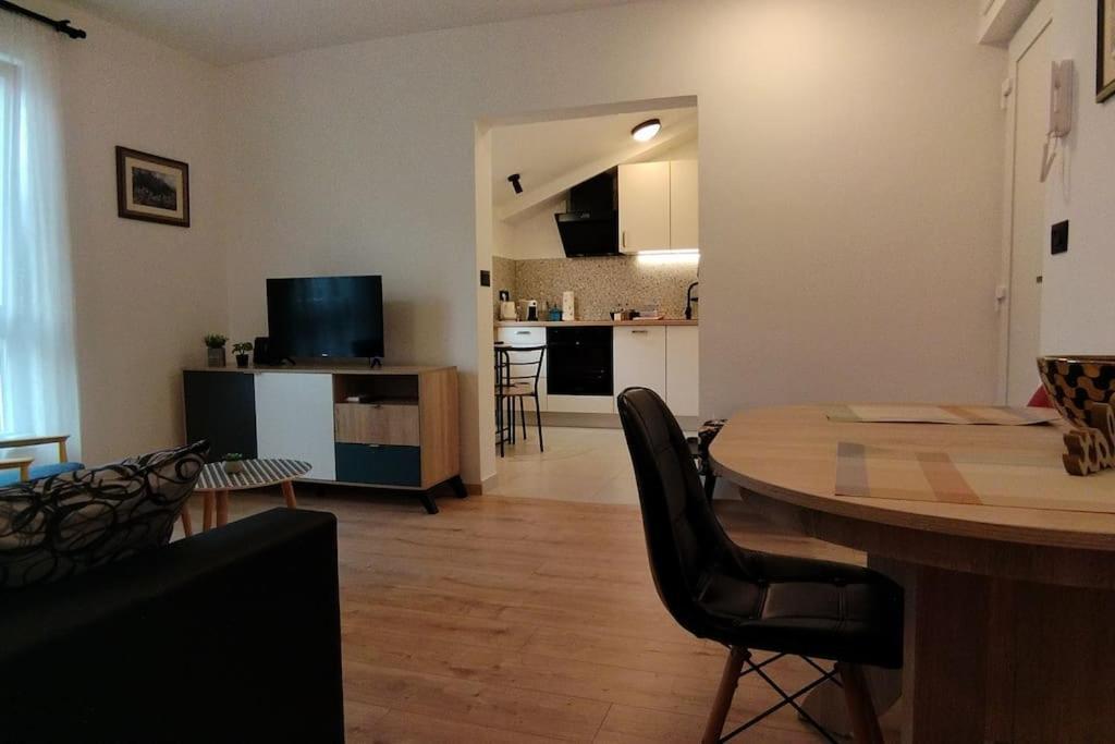 Cute Apartment Marla Art Close To Center Пула Екстериор снимка